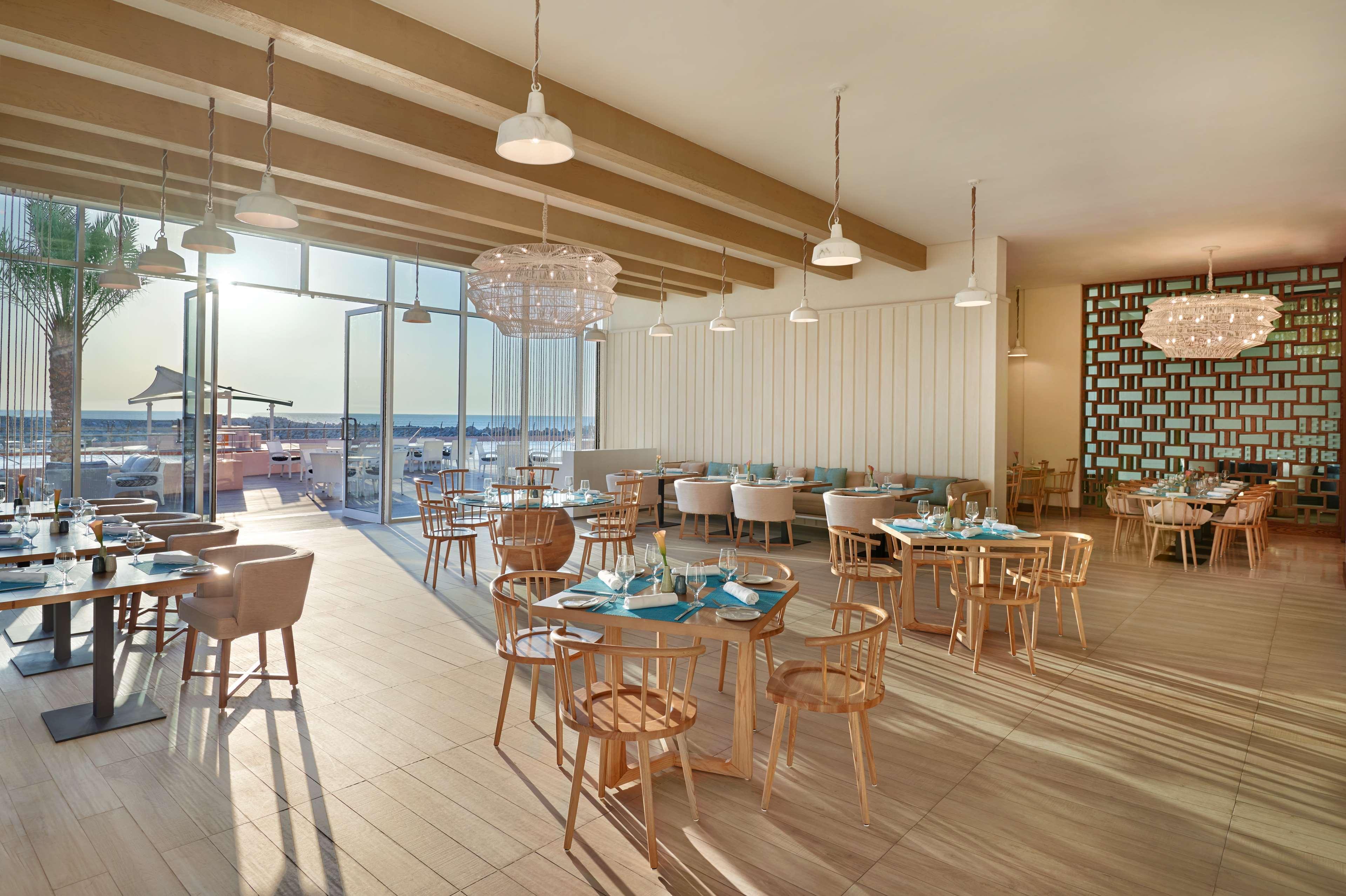 Fairmont Beach Resort 5*